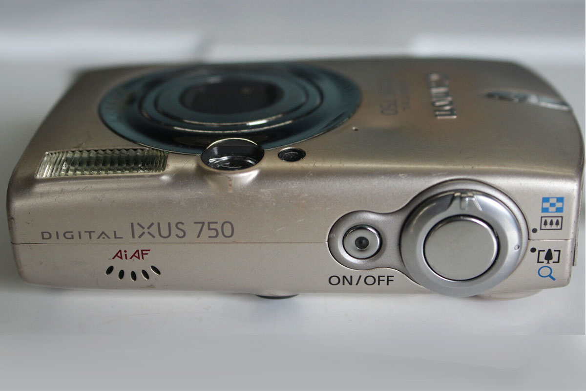 IXUS 750